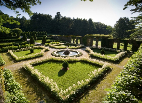 gardens designed by beatrix farrand