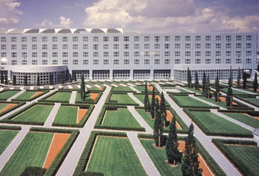 The Simplicity Behind Peter Walker’s Designs